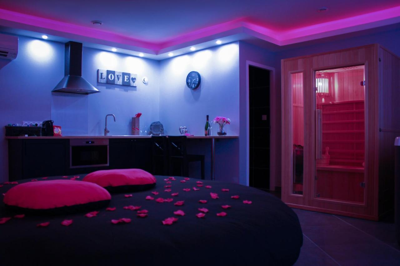 Nuit Vip Spa Sauna Privatif Le Rove Εξωτερικό φωτογραφία